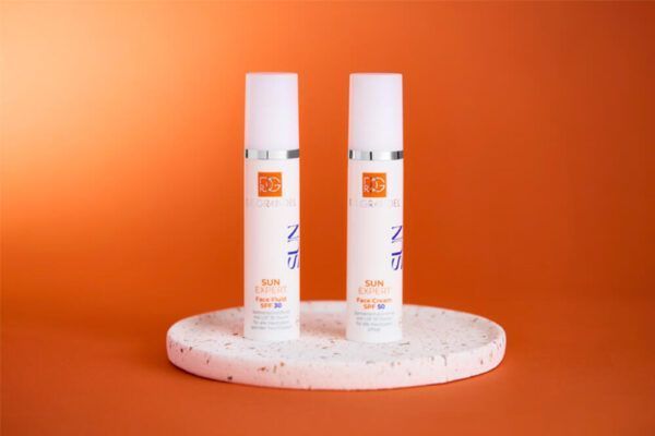 Зволожувальний флюїд для захисту від ультрафіолету з SPF 30 містить ектоїн, мікро та класичну гіалуронову кислоту Dr. Grandel Sun Expert Face Fluid SPF 30 50ml 00299 фото